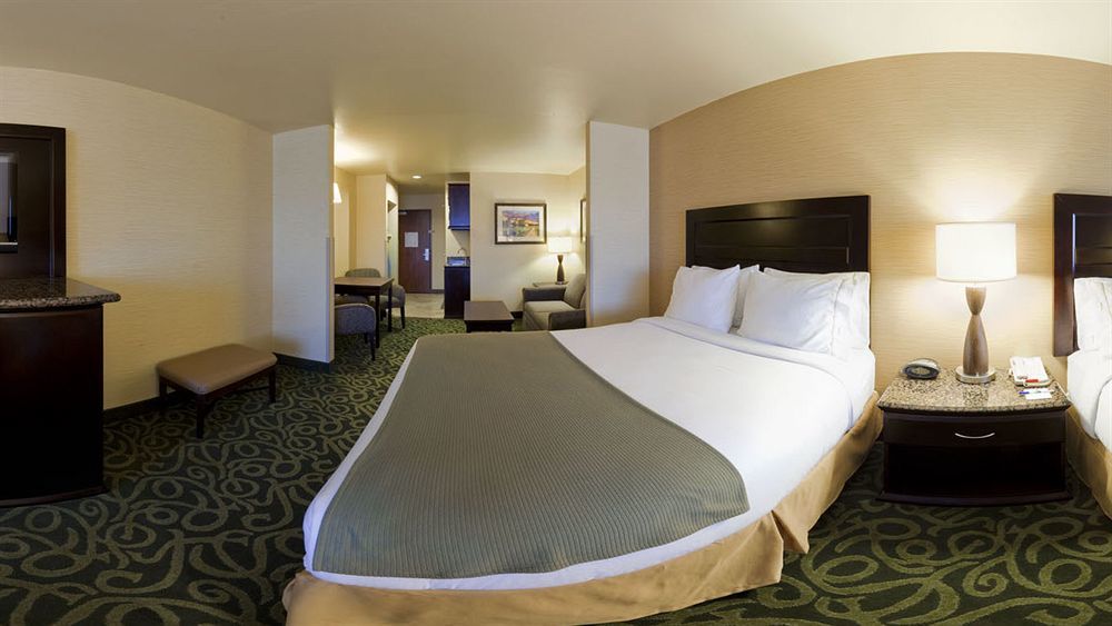 Hotel Holiday Express & By Ihg