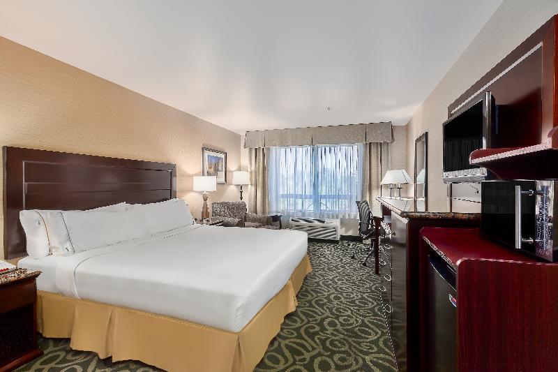Holiday Express & By Ihg Hotel